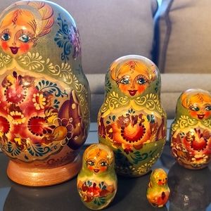 Signed matroyska nesting dolls (5 piece)